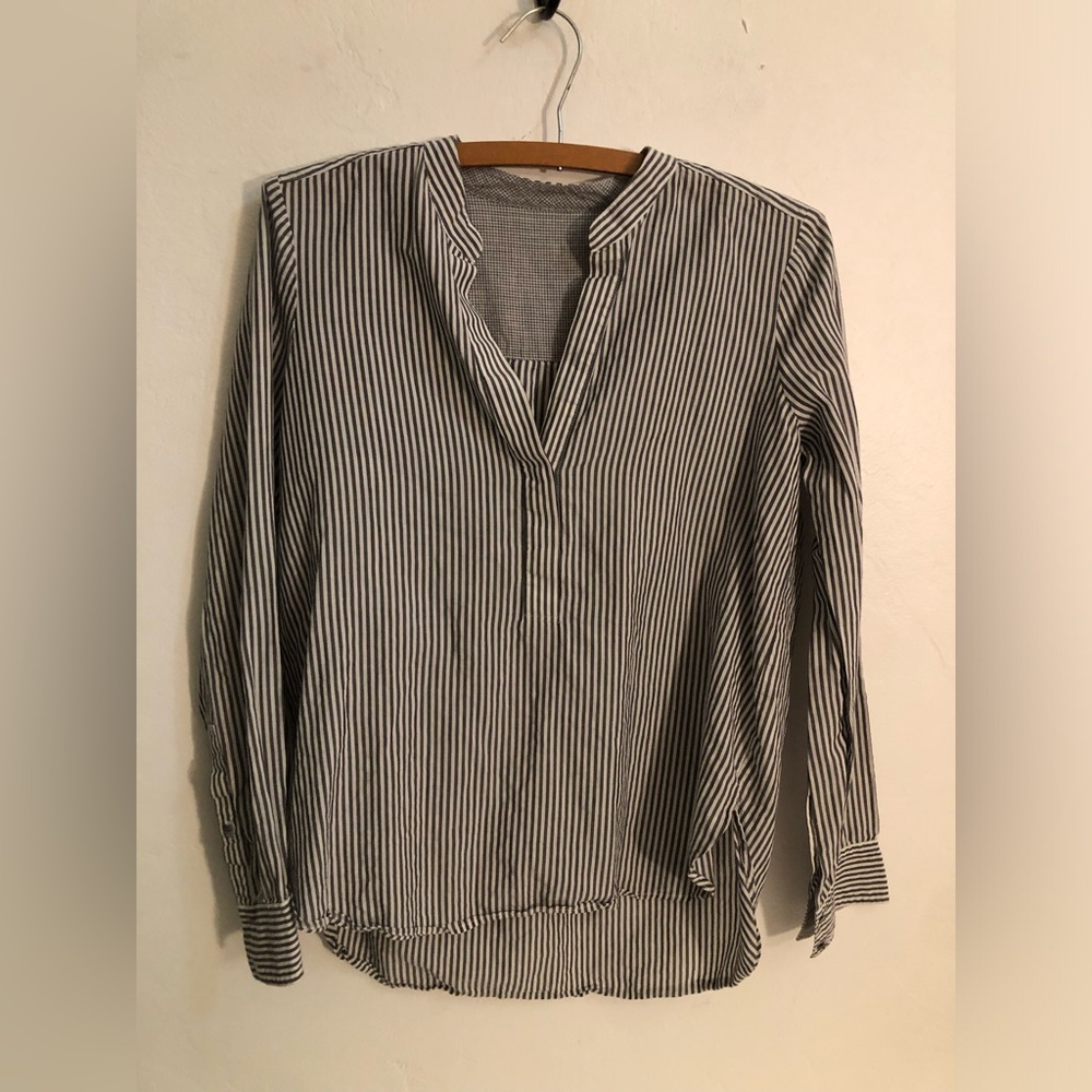 Vince Blouse  Women's Size 4 Long Sleeve Shirt Top Gray Stripe Quiet Luxury